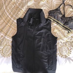 Lorna Jane Active Sleeveless Windbreaker Jacket